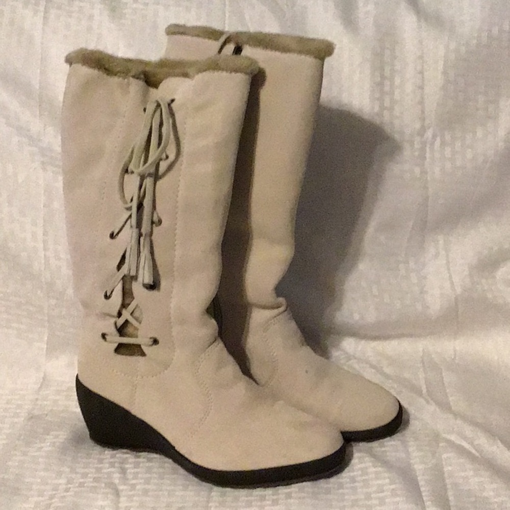 Gorgeous winter white boots
